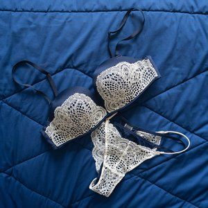 VS Bombshell Bra (34A) + Cheekini (M) Set